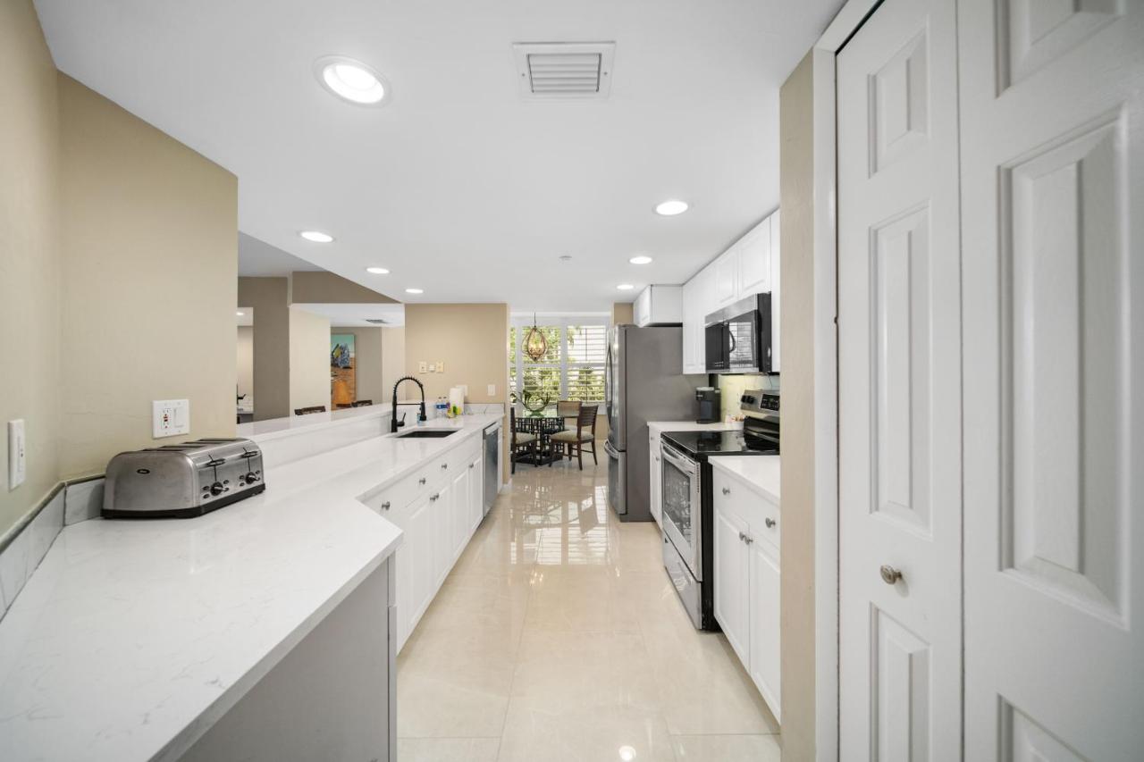 Gullwing Beach Front Resort Fort Myers Beach Exterior photo
